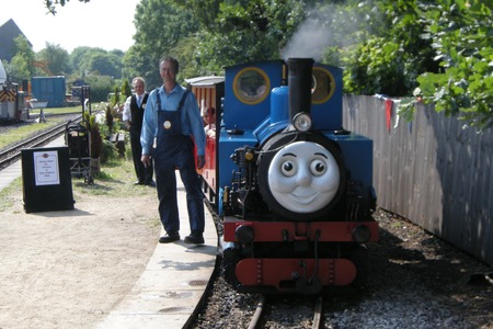 Thomas and friends at Kirklees Light Railway 01_thomas