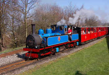 Kirklees Light Railway - Train leaving station