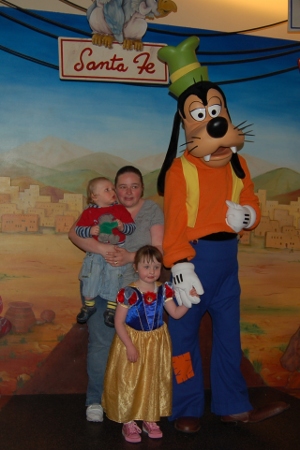 Tatty Teddy meets Goofy at Disneyland Paris